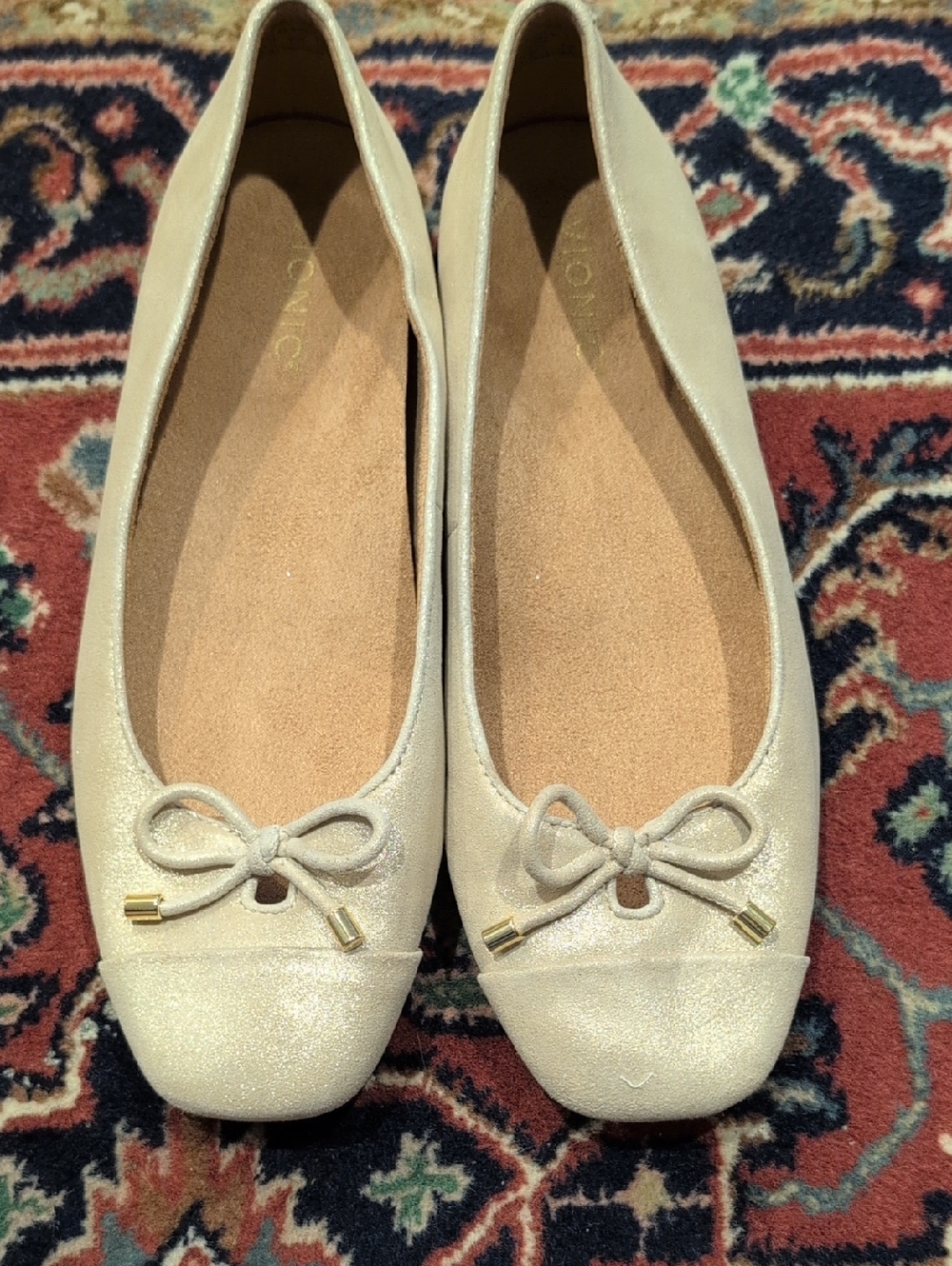 Vionic Klara Flat In Gold Leather Size 9.5 Wide
